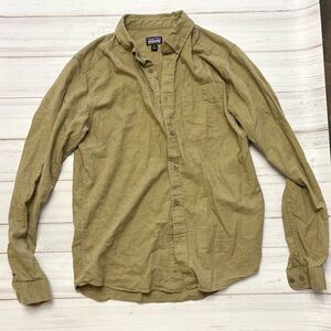 Patagonia Men's Casual Olive Green Button Down Shirt